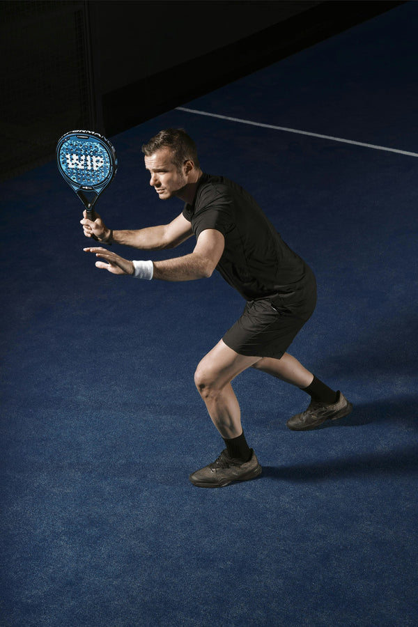 SMASH creatine gummies, placeholder photo of a padel player on court
